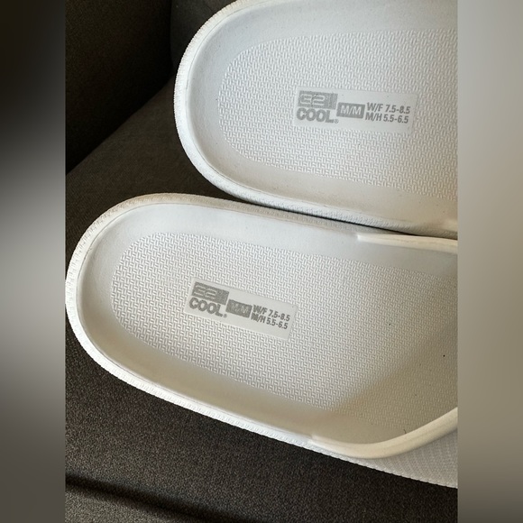 32 Degrees Cool White Sandals size Women’s 7.5/8.5 Men’s 5.5/6.5 - Picture 4 of 4